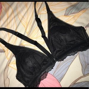 Victoria’s Secret Front-close Lace Bralette